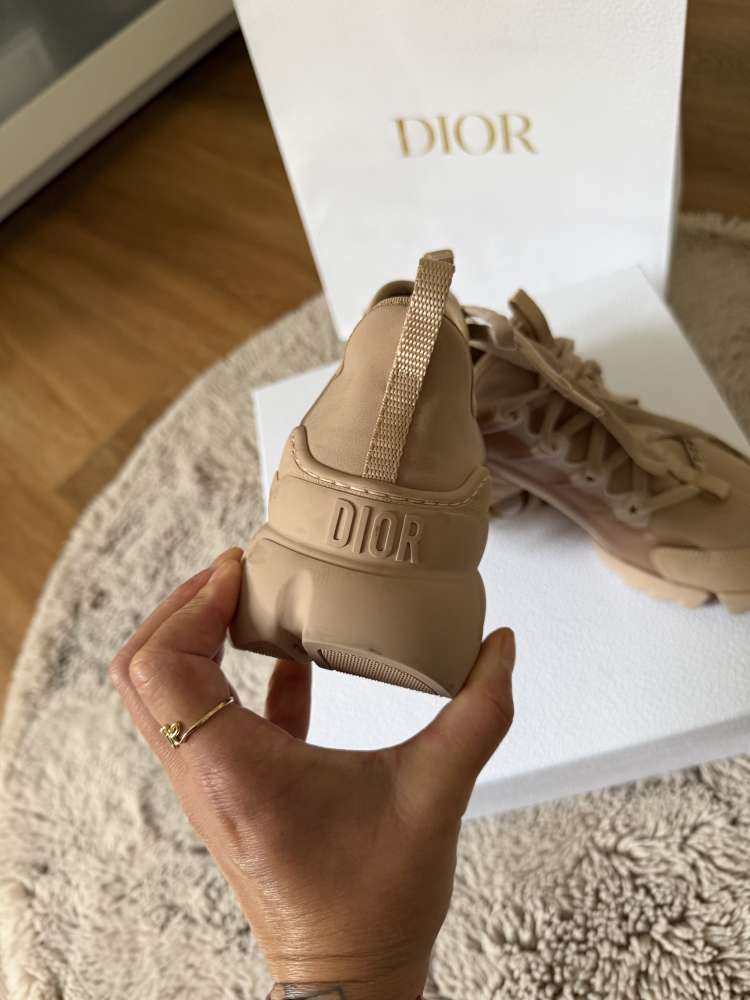 Dior D-Connect