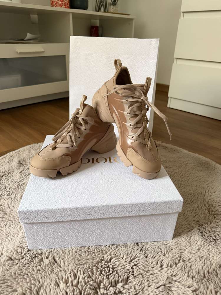 Dior D-Connect