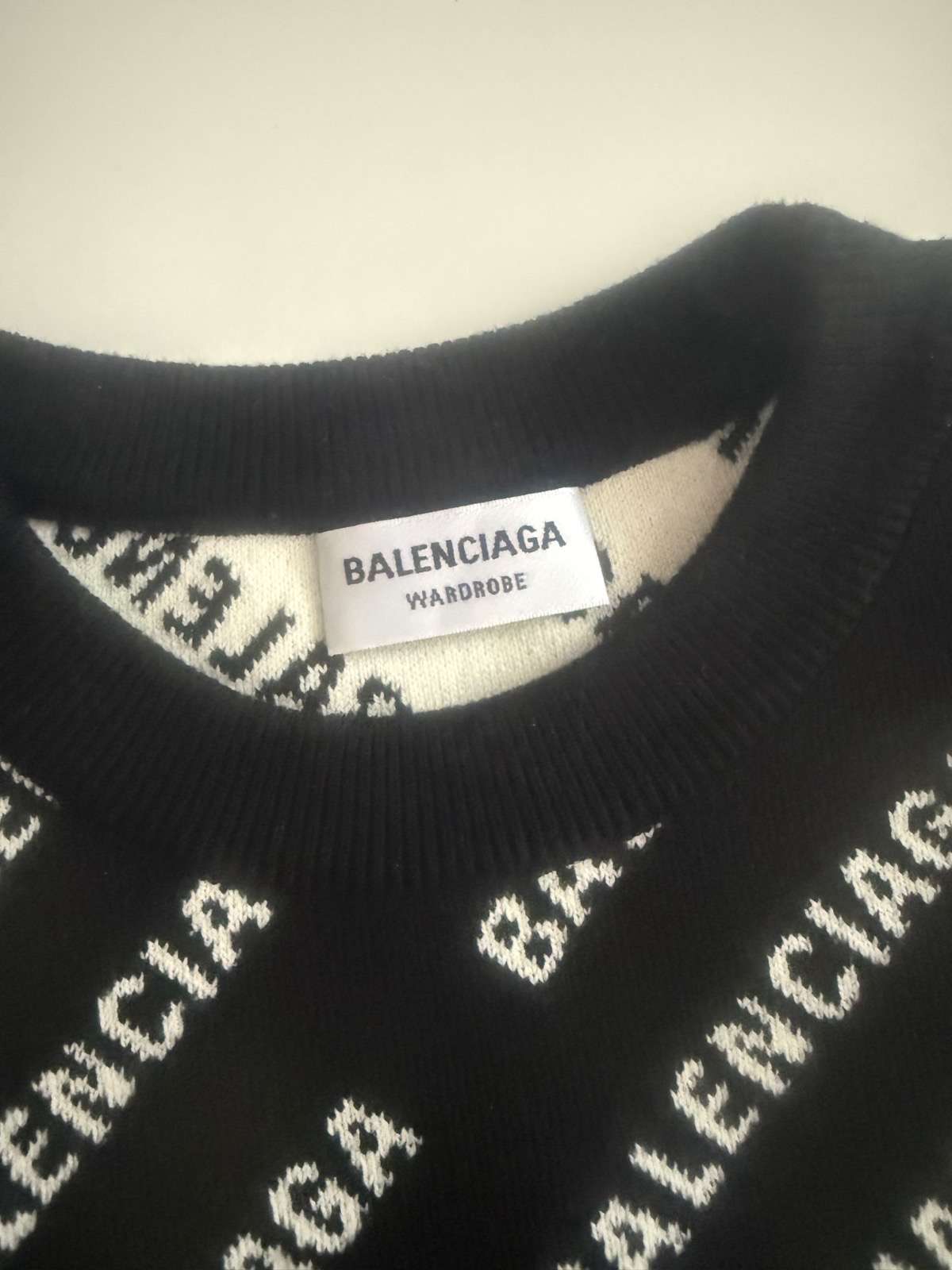 Balenciaga svetrik xs