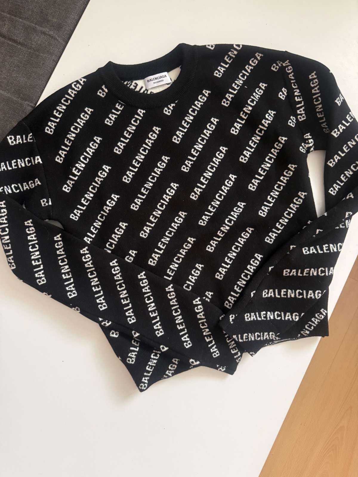 Balenciaga svetrik xs