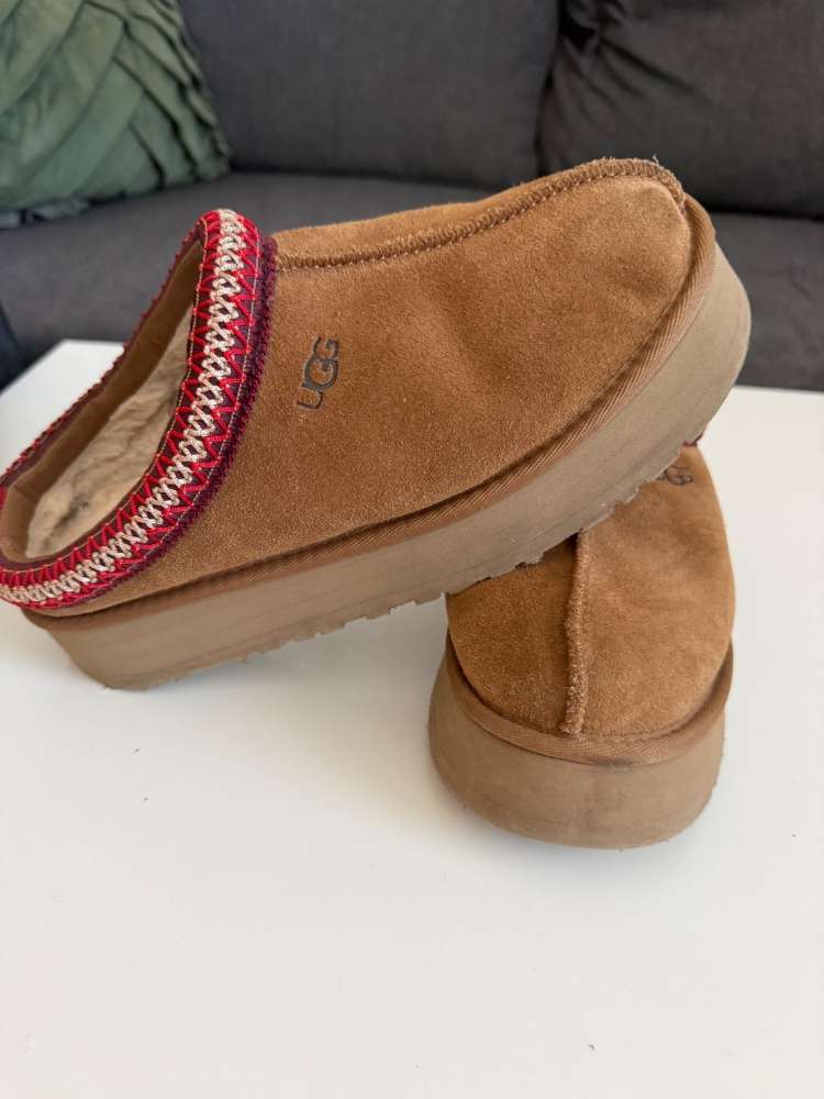 Ugg tazz 39