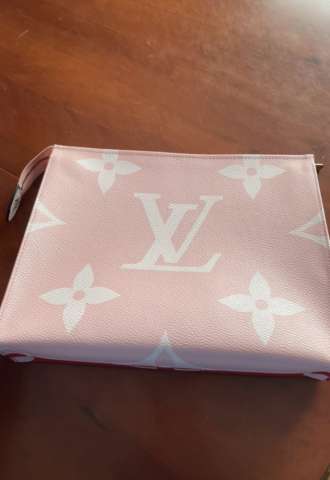 https://www.vipluxury.sk/Louis Vuitton toiletka 26