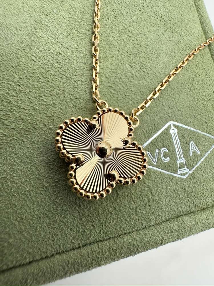 Van Cleef & Arpels Nahrdelnik