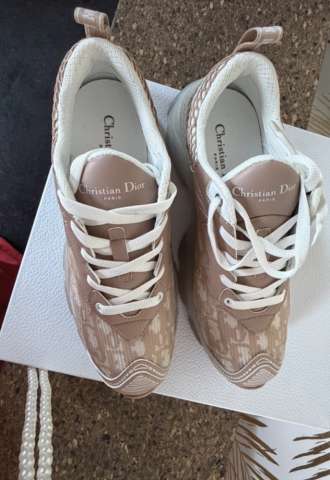 https://www.vipluxury.sk/Dior tenisky