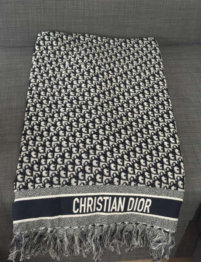 Dior uterák