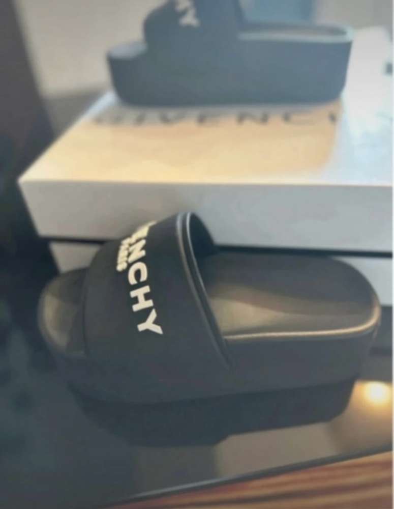Givenchy šľapky