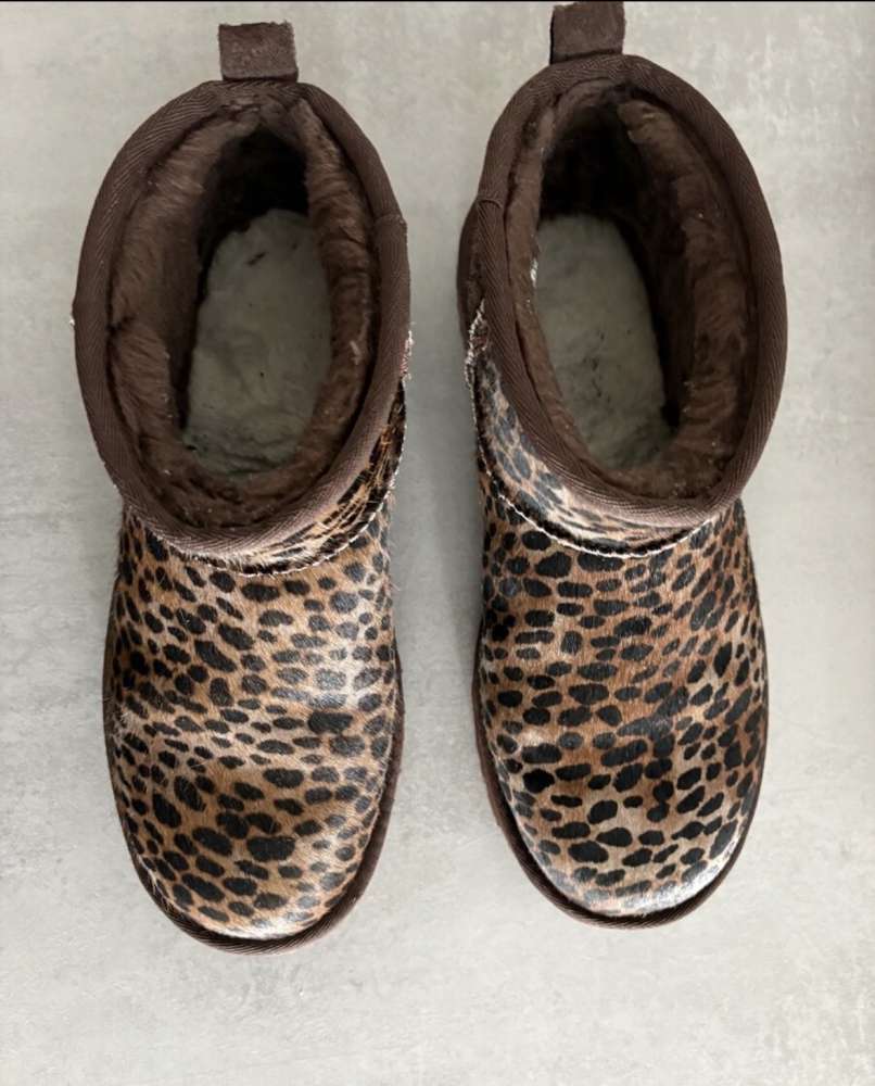 Ugg classic ultra mini caspian, so srsťou , pc 200€