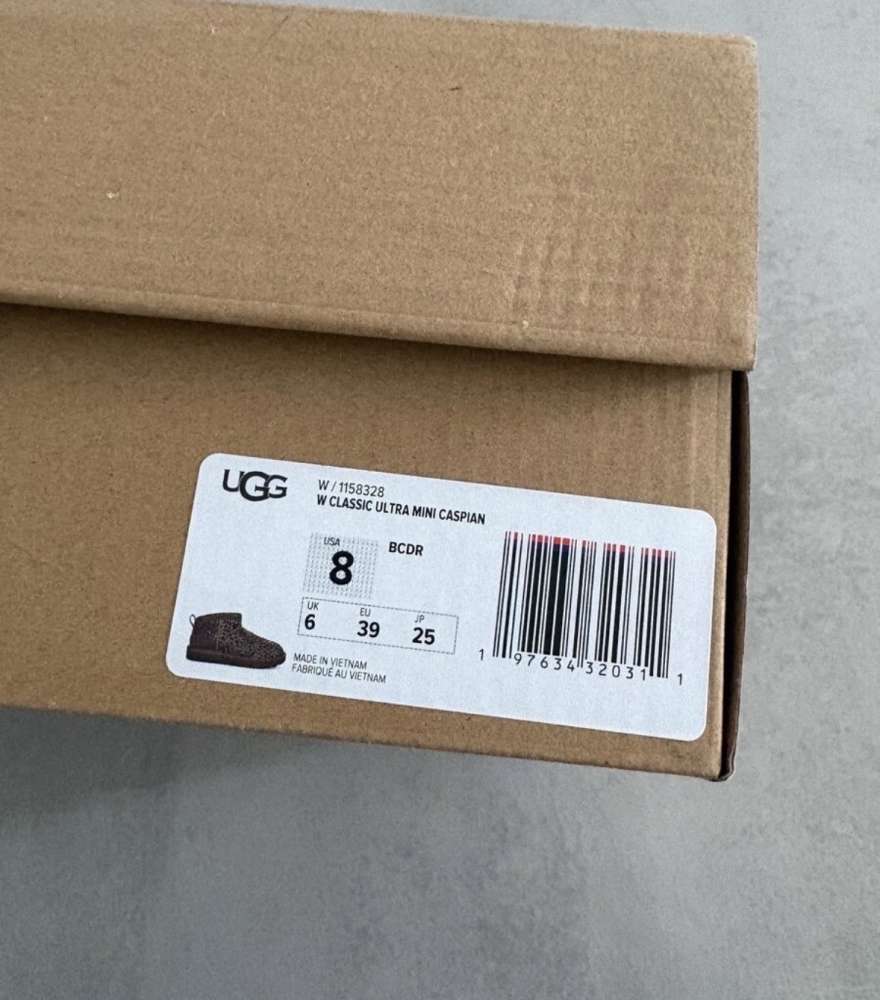 Ugg classic ultra mini caspian, so srsťou , pc 200€