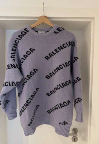 https://www.vipluxury.sk/Balenciaga sveter