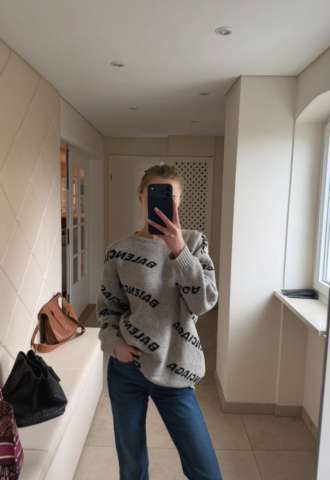https://www.vipluxury.sk/Balenciaga sveter