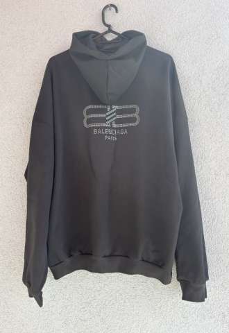https://www.vipluxury.sk/Balenciaga BB strass  oversize mikina , pc 1350€