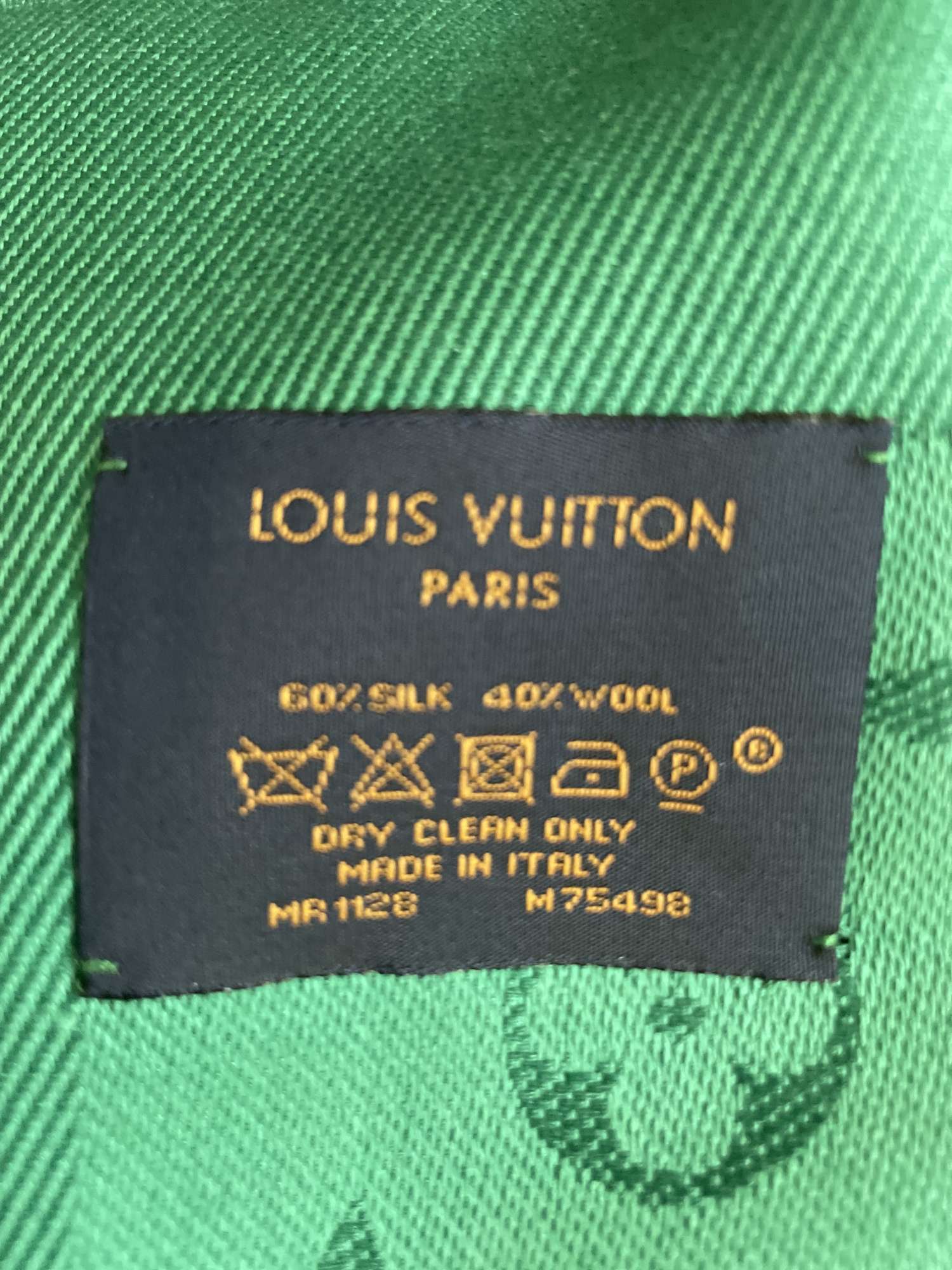 Šál Louis Vuitton.