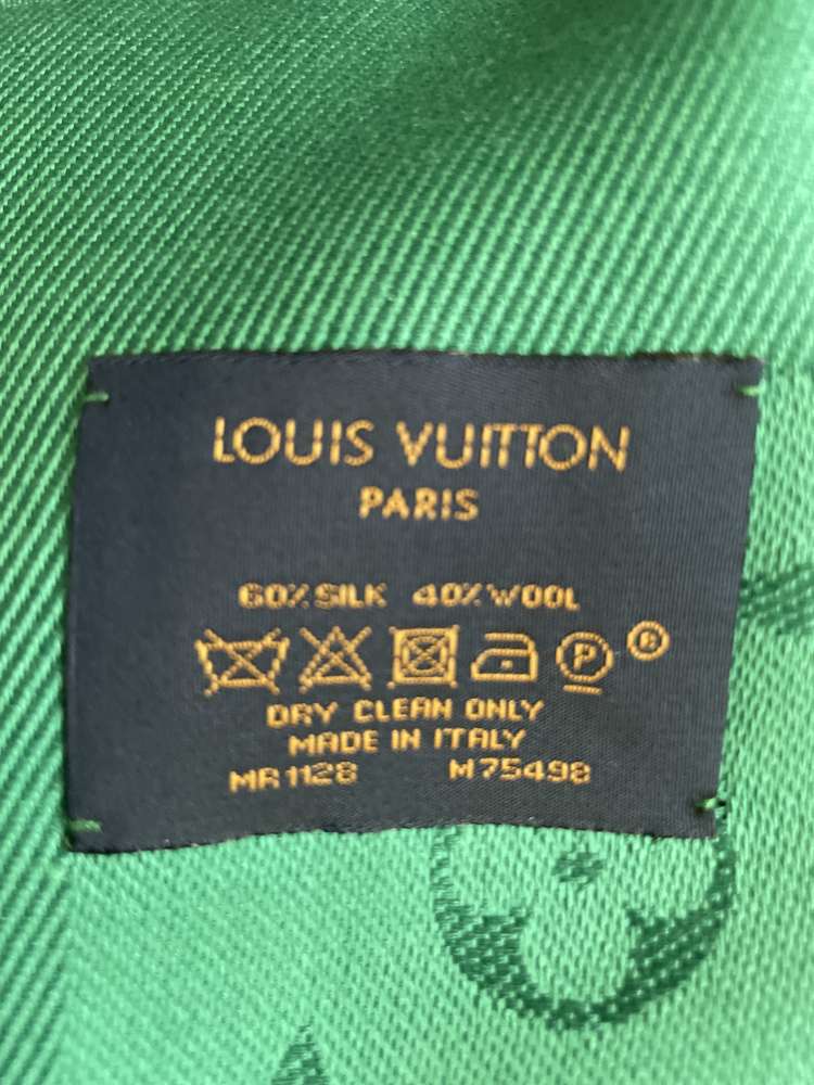 Šál Louis Vuitton.