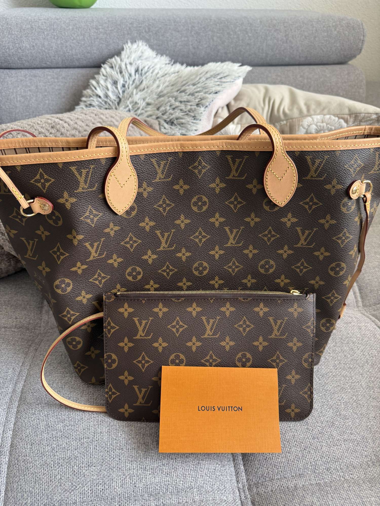 LV neverfull pochette