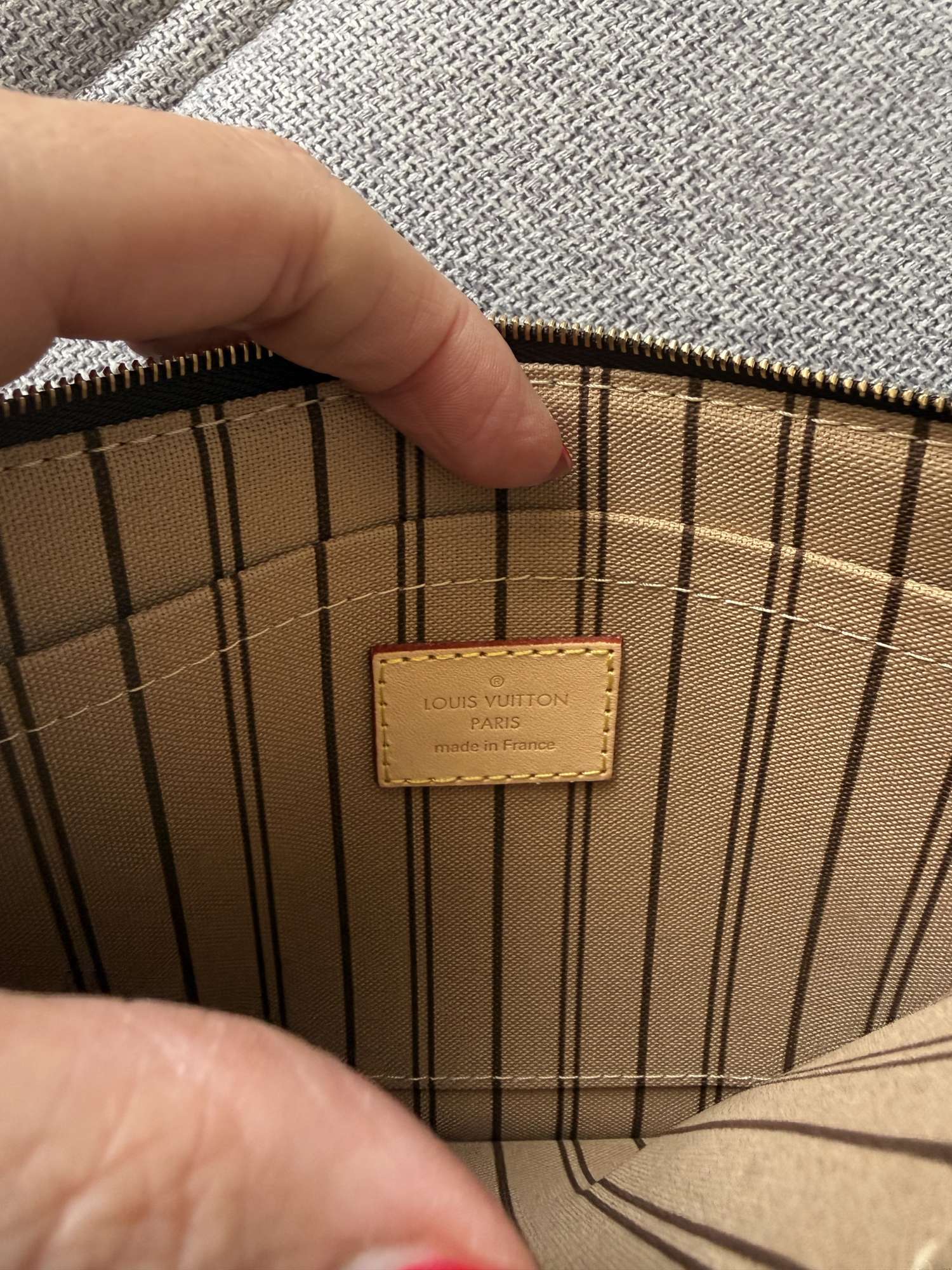 LV neverfull pochette