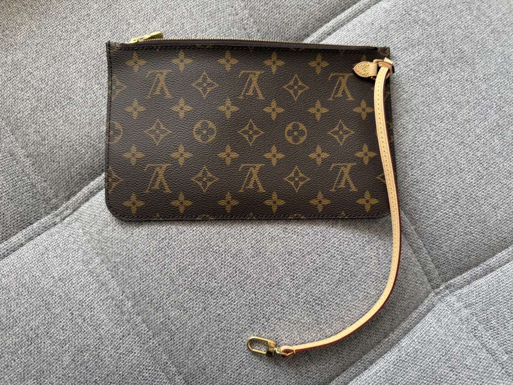 LV neverfull pochette