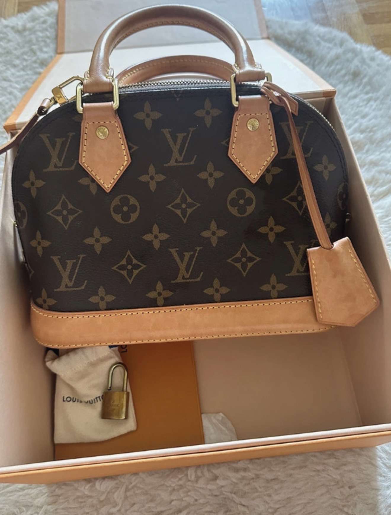 Louis Vuitton Alma bb