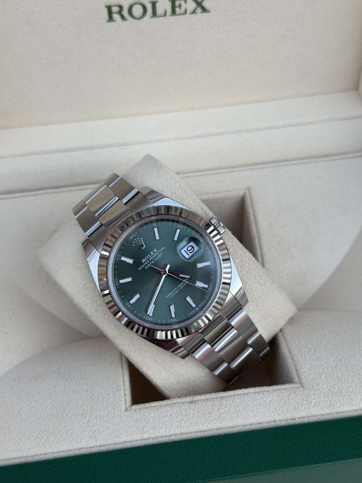 Hodinky Rolex DateJust 41 Gren ciferník Kompletná sada Zaruka 2027 Ref.126334