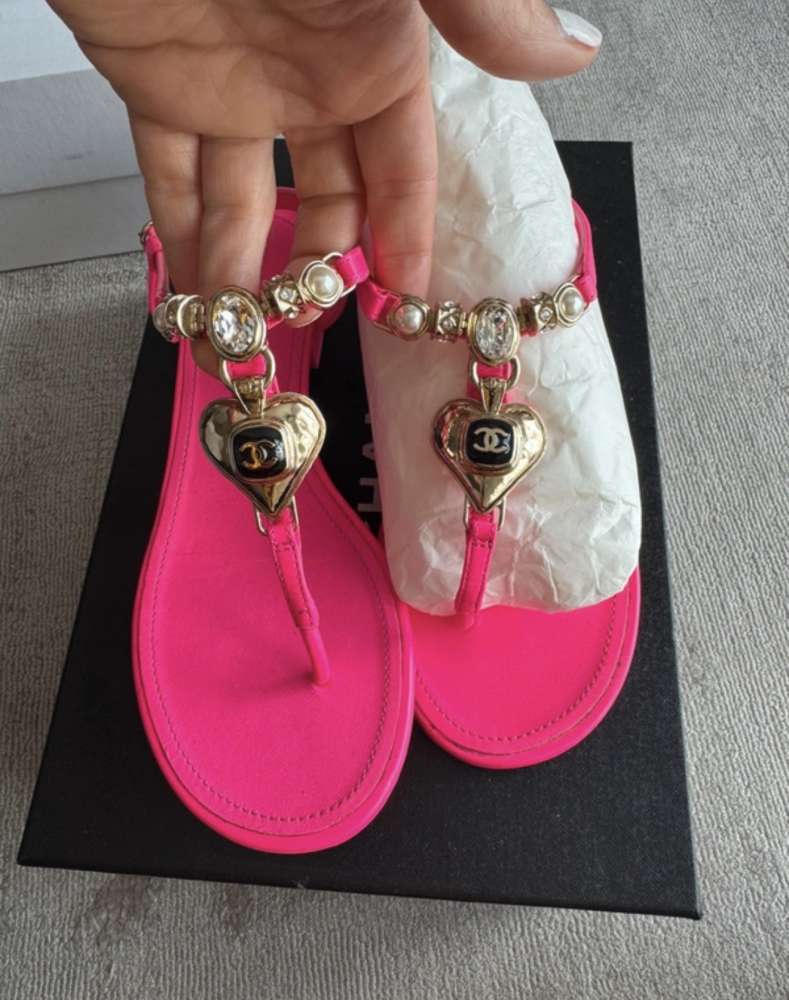 Chanel sandalky