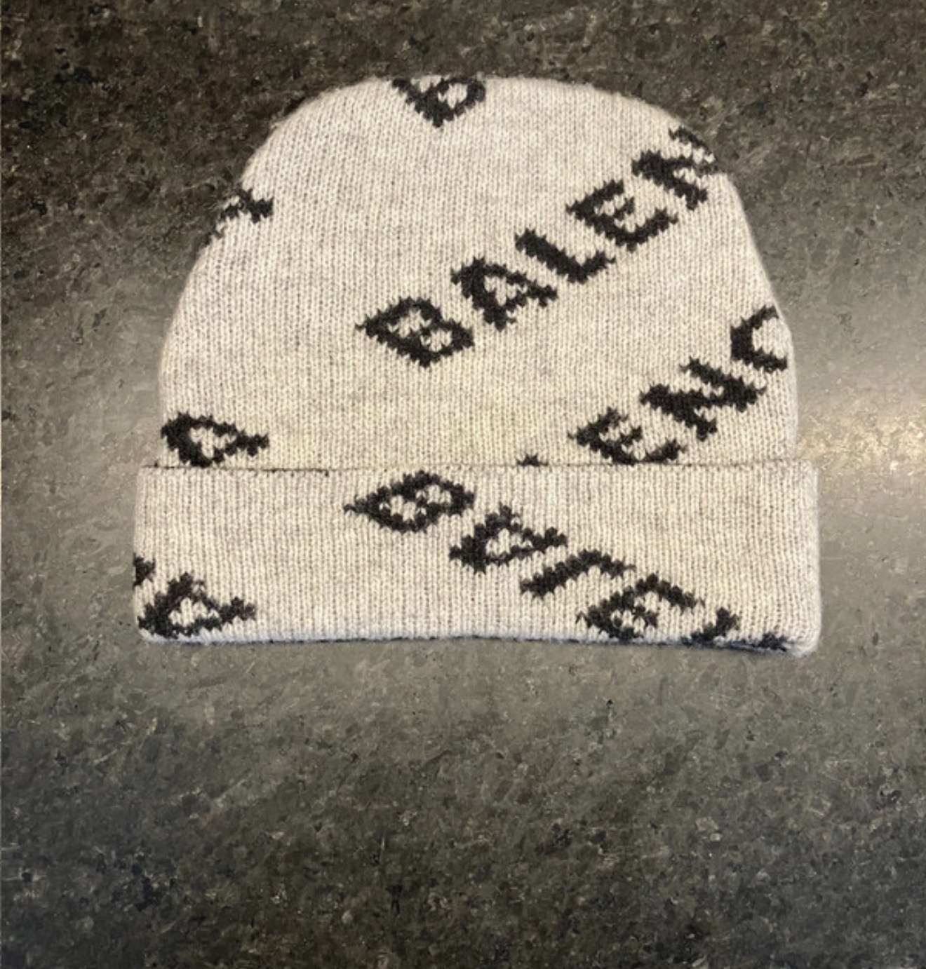 Balenciaga čiapka
