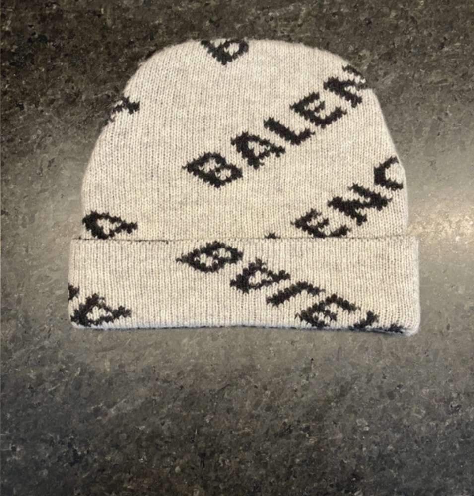 Balenciaga čiapka