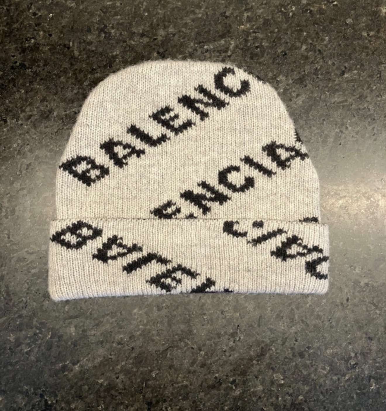 Balenciaga čiapka