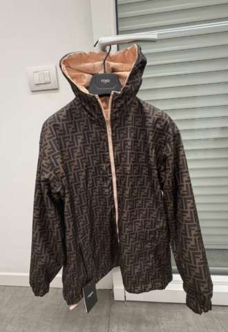 https://www.vipluxury.sk/Fendi obojstranná Bunda