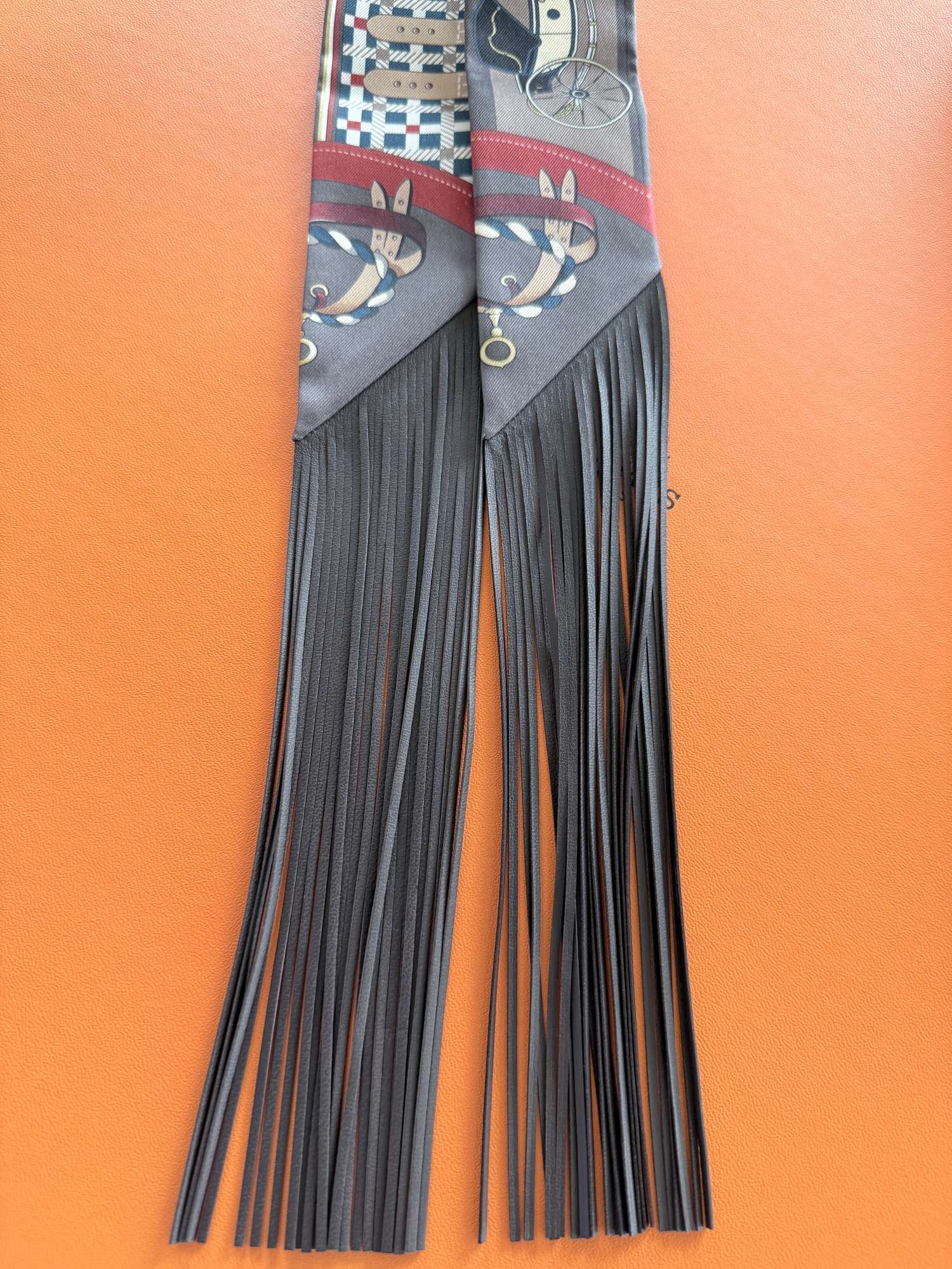 Hermès Twilly s koženými strapcami Les Voitures Nouvelles