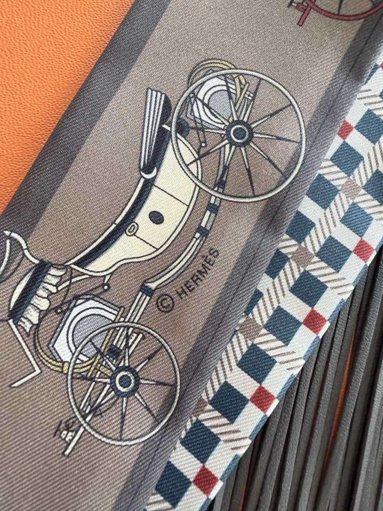Hermès Twilly s koženými strapcami Les Voitures Nouvelles