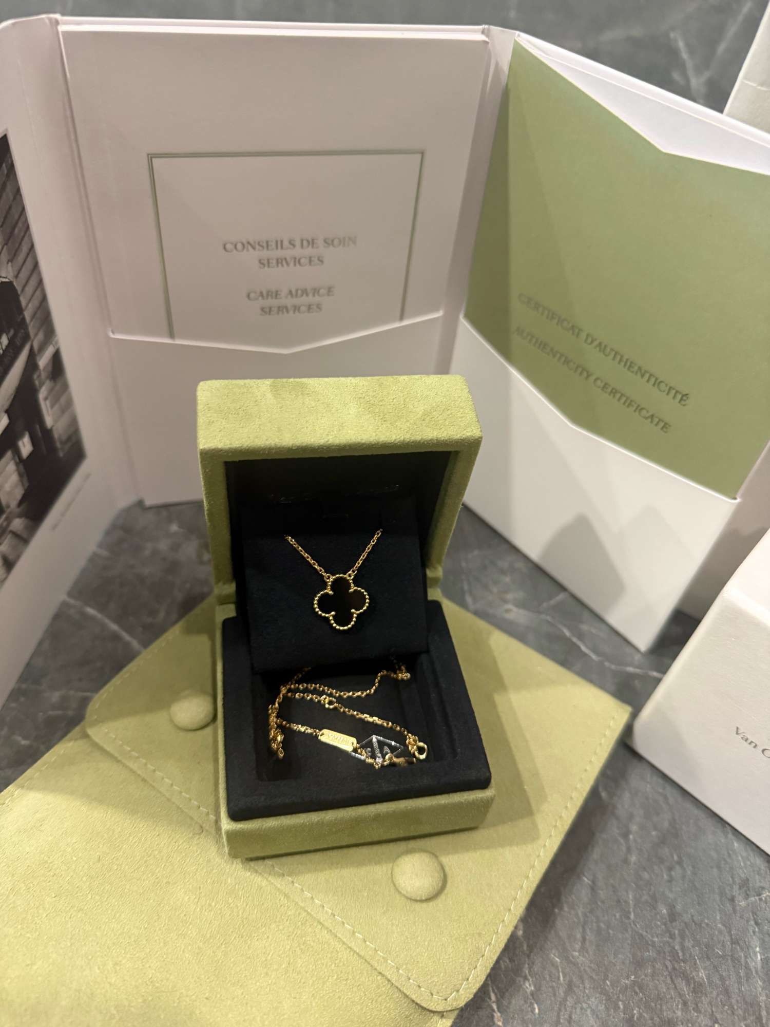 Van Cleef & Arpels Vintage Alhambra nahrdelník