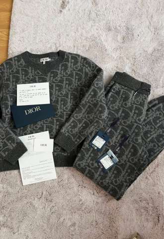 https://www.vipluxury.sk/Christian Dior set