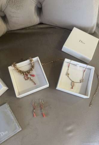 https://www.vipluxury.sk/Christian Dior sada koral