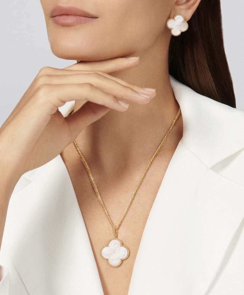 Náušnice Van Cleef&Arpels Magic Alhambra z perlete