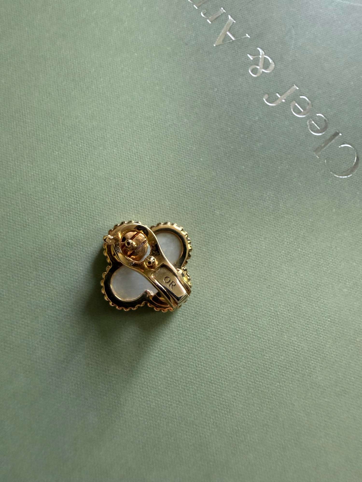 Náušnice Van Cleef&Arpels Magic Alhambra z perlete