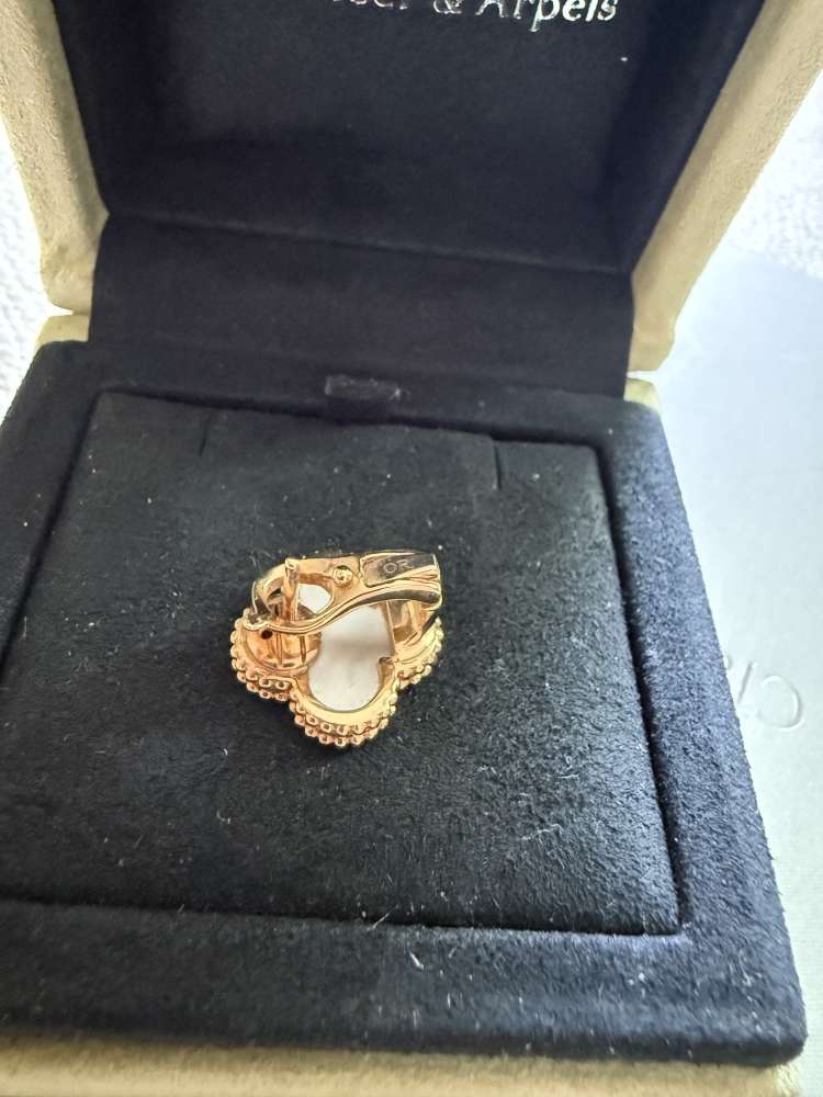 Náušnice Van Cleef&Arpels Magic Alhambra z perlete
