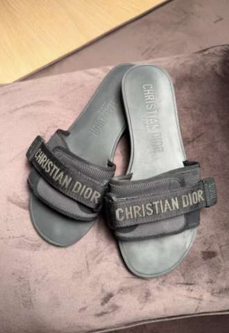 https://www.vipluxury.sk/Dior pantofle