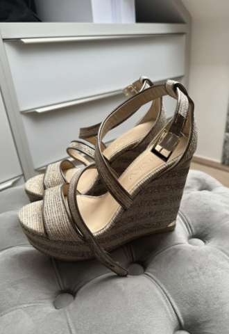 https://www.vipluxury.sk/Třpytivé Jimmy Choo