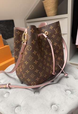 https://www.vipluxury.sk/Nádherná Louis Vuitton
