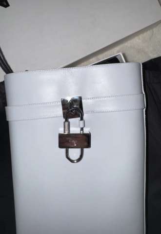 https://www.vipluxury.sk/Givenchy shark čižmy