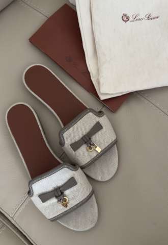 https://www.vipluxury.sk/Loro Piana Summer Mule - šľapky
