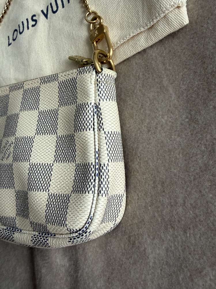 Louis Vuitton mini pochette