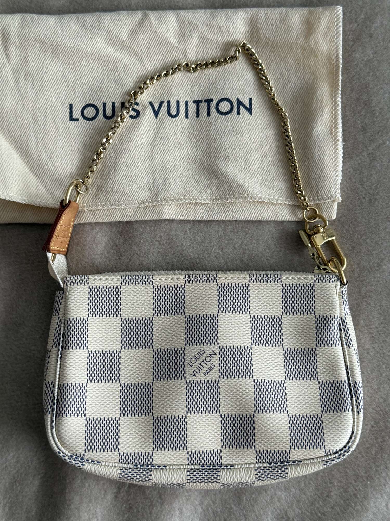 Louis Vuitton mini pochette