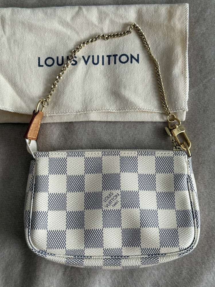 Louis Vuitton mini pochette