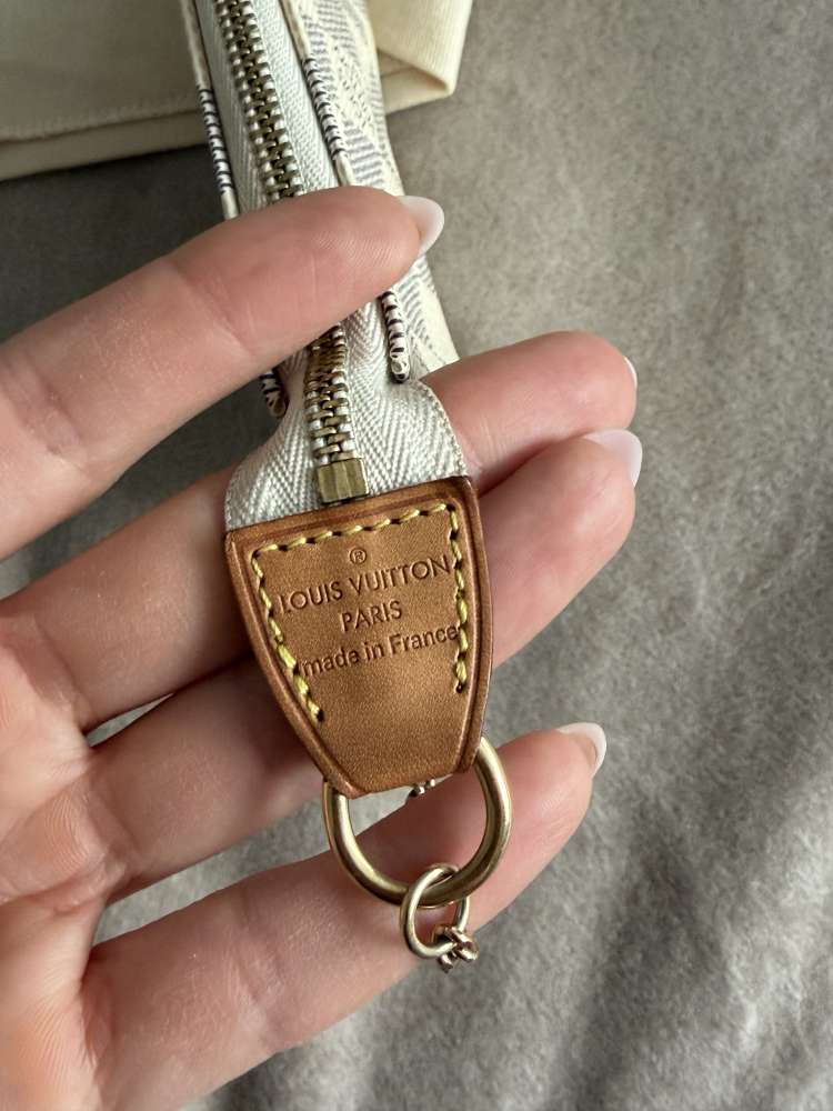 Louis Vuitton mini pochette