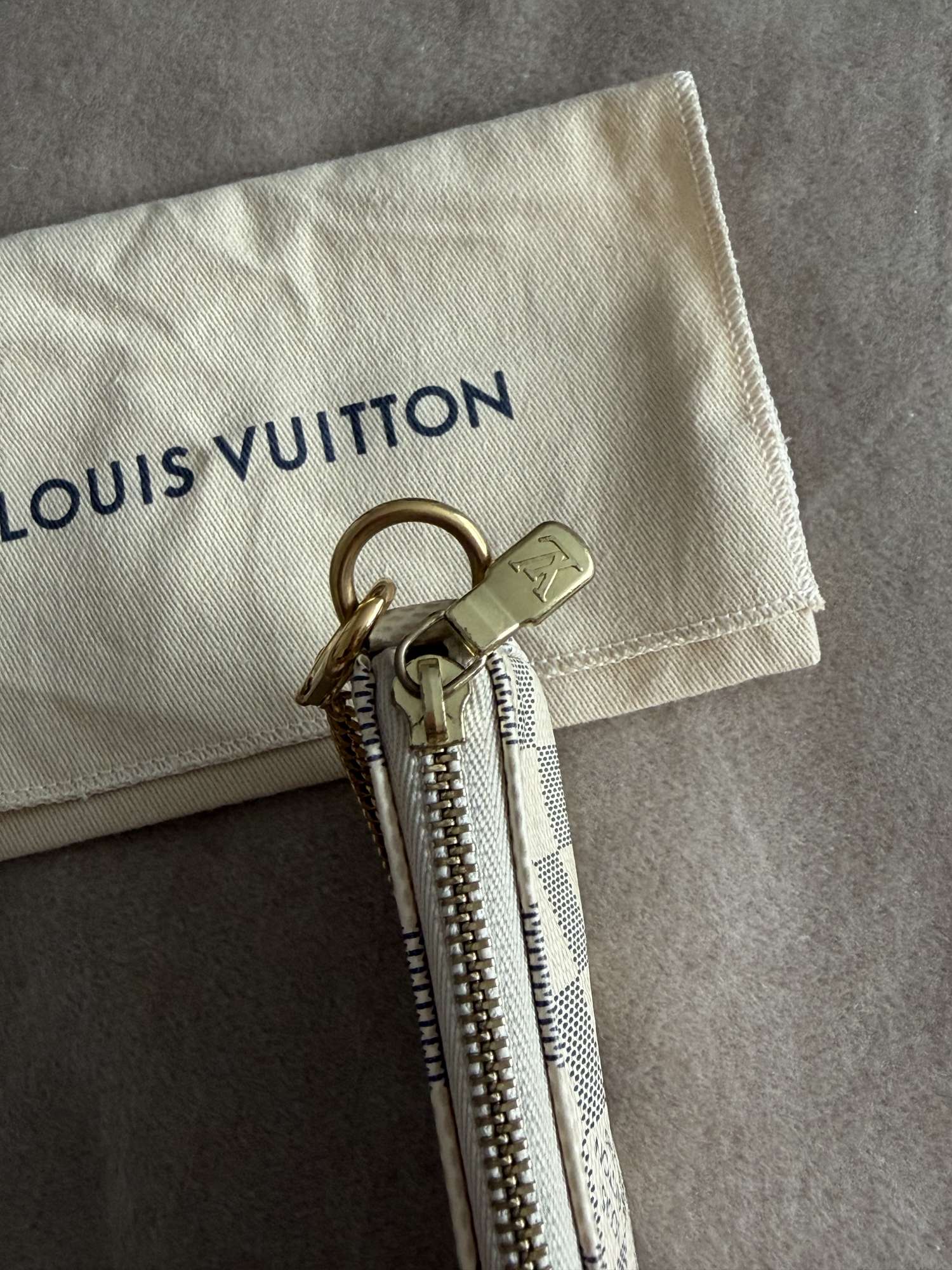Louis Vuitton mini pochette