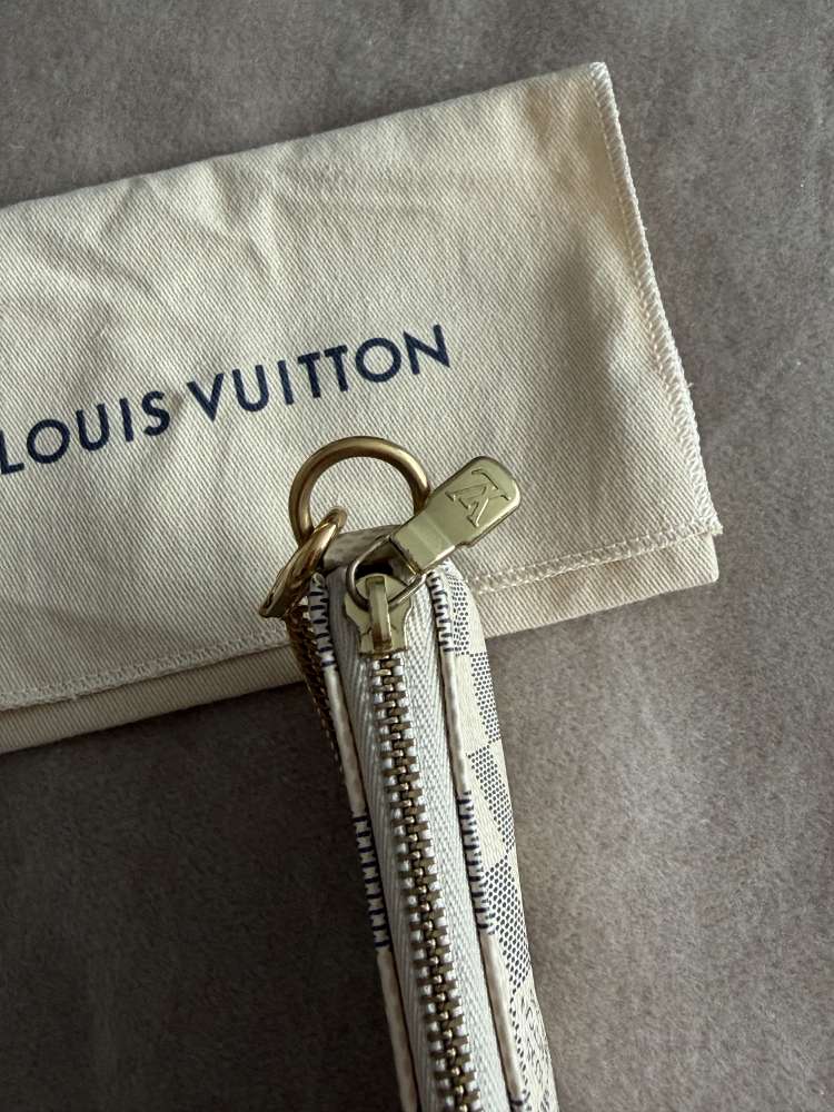 Louis Vuitton mini pochette