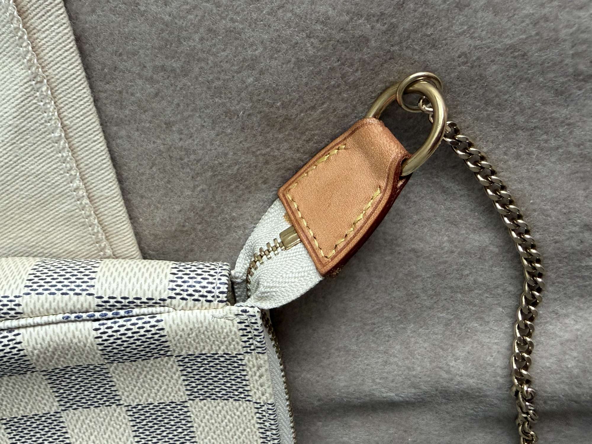 Louis Vuitton mini pochette
