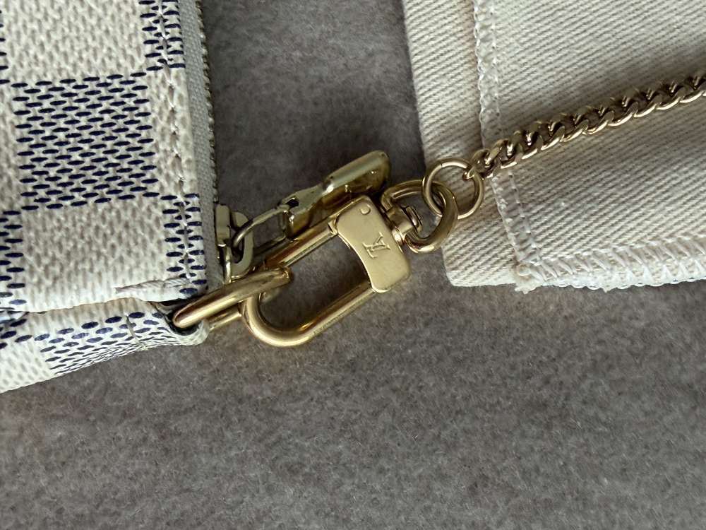 Louis Vuitton mini pochette