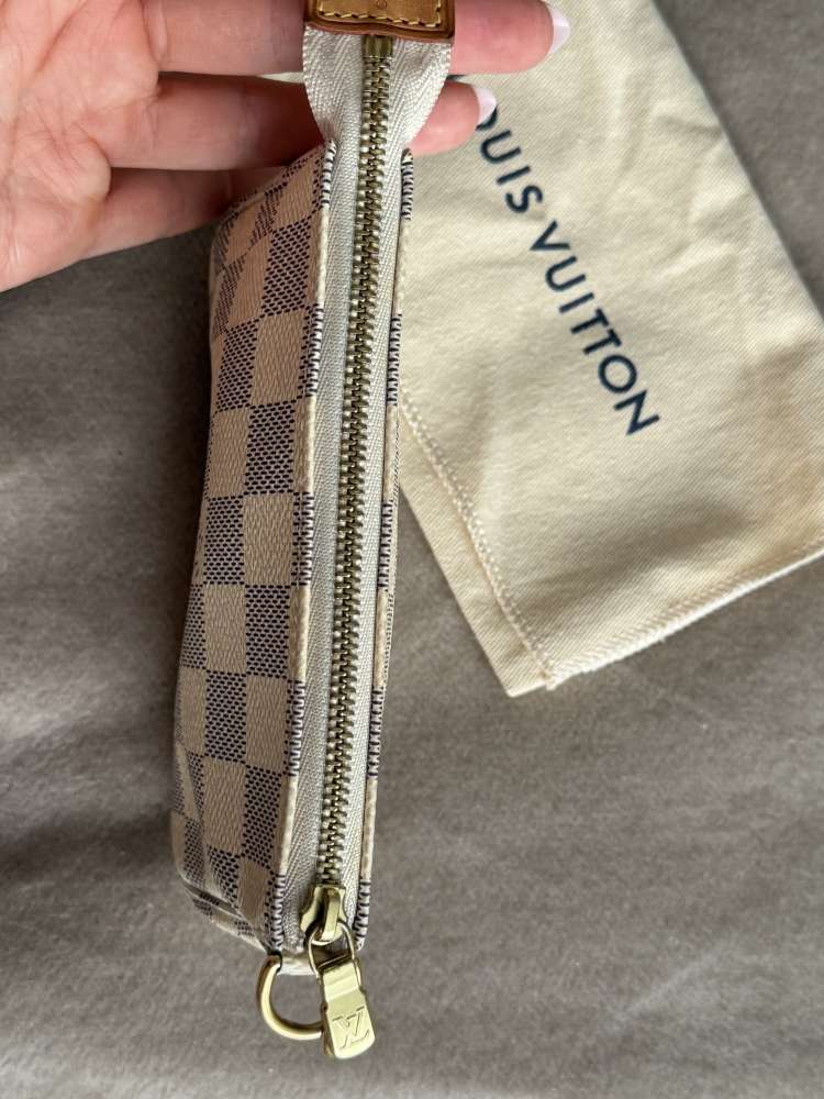 Louis Vuitton mini pochette