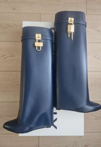 https://www.vipluxury.sk/Givenchy shark Boots